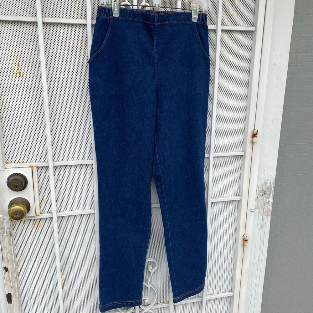 Croft & Barrow woman’s size medium average elastic waist stretch jeans - Picture 2 of 6